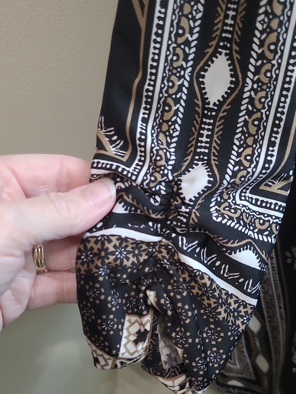 New Directions Black, Tan & White Abstract Print Tunic Top with Keyhole Neck XL - Picture 6 of 8